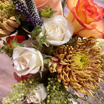 Anique Design Flowers - Sip and Snip Event! What a great time with good people. Purchase a ticket to one of her events, you will not be disappointed. Had a blast! - Florists Near Me - Saint Charles, Missouri