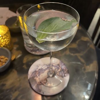 GŎNG - Amphora Martini - Cocktail Bars Near Me - London, XGL GŎNG - Amphora Martini - Cocktail Bars Near Me - London, XGL