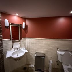 Plonk - Women's bathroom