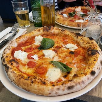 Pratolina - Mouthwatering margarita pizza. - Pizza Near Me - Paris, 75