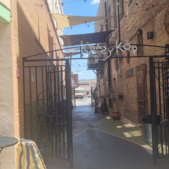 Krazy Kup - The outdoor seating is an "alleyway" right next to the coffee shop. - Coffee & Tea Near Me - Plant City, Florida
