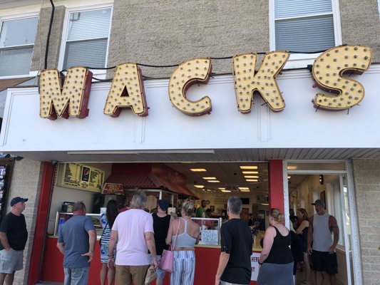 Mack's Pizza by null