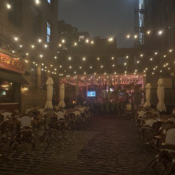 Trivoli Tavern - Outside was nice too - American Near Me - Chicago, Illinois Trivoli Tavern - Outside was nice too - American Near Me - Chicago, Illinois