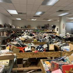 Payless Retail Store, Liquidation Bin Pallet Store - Amazon liquidation bin store