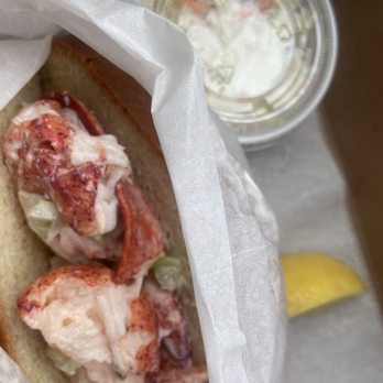 DJ’s Clam Shack - Lobster Roll - Seafood Near Me - Wantagh, New York