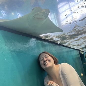 Newport Aquarium - My daughter with a stingray ( he was posing for us). - Aquariums Near Me - Newport, Kentucky