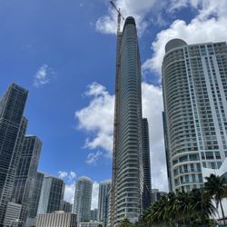 Paul's Miami Boat Tours - Cruising through downtown on the boat