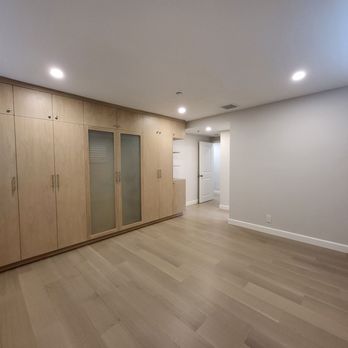 Felikian's Carpet One Floor & Home - Primary Bedroom with white oak engineered hard wood floor - Carpeting Near Me - Pasadena, California Felikian's Carpet One Floor & Home - Primary Bedroom with white oak engineered hard wood floor - Carpeting Near Me - Pasadena, California