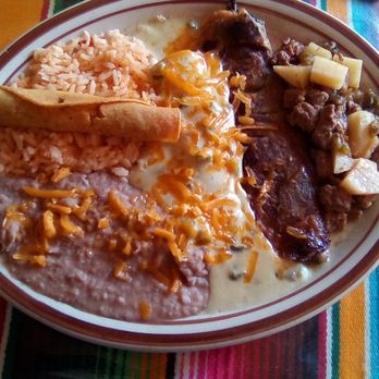 Mi Ranchito Restaurant - The green combo plate at Mi Ranchito Restaurant. Poor over cooked, leftover relleno and dry mediocre chile con carne. - Mexican Near Me - Las Cruces, New Mexico