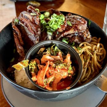 Sunset 89 - Bbq kalbi short ribs bowl, half rice, half noodles - Asian Fusion Near Me - Page, Arizona