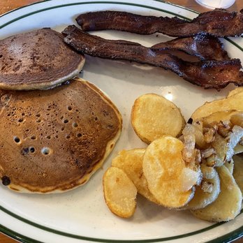 Polly's Pancake Parlor - Breakfast & Brunch Near Me - Sugar Hill, New Hampshire Polly's Pancake Parlor - Breakfast & Brunch Near Me - Sugar Hill, New Hampshire