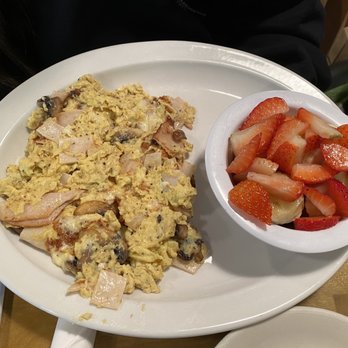 Café Croissant - My daughters egg, provolone, mushrooms and Turkey - Bakeries Near Me - Miami, Florida Café Croissant - My daughters egg, provolone, mushrooms and Turkey - Bakeries Near Me - Miami, Florida