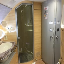 Emirates Airlines - Shower room - Airlines Near Me - London, XGL