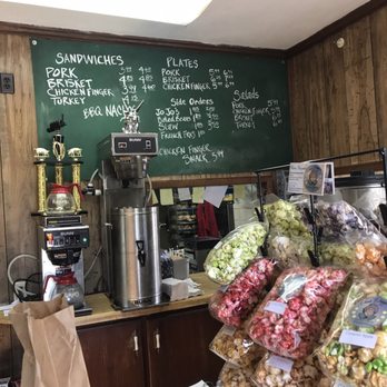 Bar-B-Que Place - ows a variety of food items - Barbeque Near Me - Fort Payne, Alabama