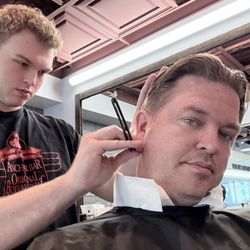 The Barber Pole - Hot shaves to finish every cut!