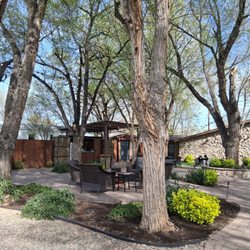 Primrose Inn & Suites - Courtyard