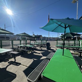 Burger Barn - Seating area - Burgers Near Me - Bridgeport, California