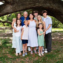 Max Photo & Decor - Family of 9 people