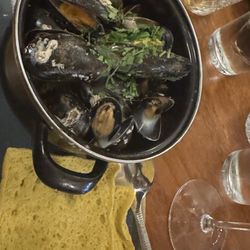 Lorne Bar - Mussels -- DELISH