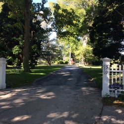 Bargain Box Thrift Shop LVIS - This is the driveway. Immediately after Park Pl.