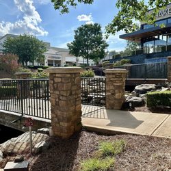 Waverly Place Shopping Center - Courtyard area, Aug 2025.