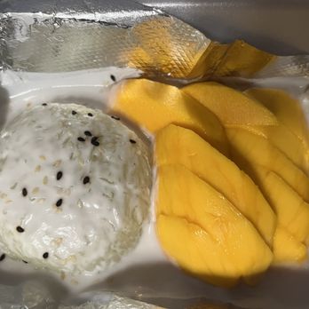 Topthai Kitchen - Sweet sticky rice and mango -dessert - Thai Near Me - Lincoln, California Topthai Kitchen - Sweet sticky rice and mango -dessert - Thai Near Me - Lincoln, California