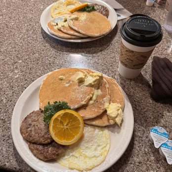 Huckleberry Inn - Diners Near Me - Government Camp, Oregon