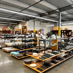 Central showroom with restaurant tableware and servingware
