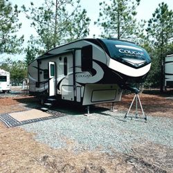 RV Daze - "Lil Cougar" completing a one month rental during the winter!