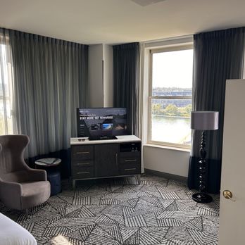 Renaissance Pittsburgh Hotel - Corner room. - Hotels Near Me - Pittsburgh, Pennsylvania Renaissance Pittsburgh Hotel - Corner room. - Hotels Near Me - Pittsburgh, Pennsylvania
