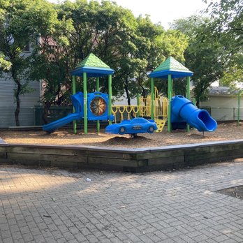 Clover Playlot Park - 2-5 yo - Parks Near Me - Chicago, Illinois Clover Playlot Park - 2-5 yo - Parks Near Me - Chicago, Illinois