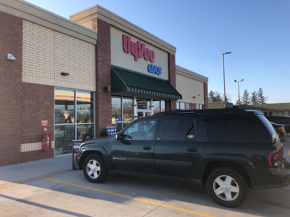 HYVEE Updated June 2024 1975 National Blvd, Galesburg, Illinois