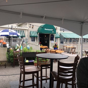 Hurricane Restaurant - Outdoor dining on the water! Excellent!! - Seafood Near Me - Kennebunkport, Maine Hurricane Restaurant - Outdoor dining on the water! Excellent!! - Seafood Near Me - Kennebunkport, Maine