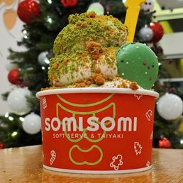 Matcha/Banana Pudding swirl + biscoff + matcha powder Matcha/Banana Pudding swirl + biscoff + matcha powder