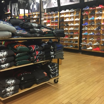 Finish Line - Shoe Stores Near Me - Valley Stream, New York