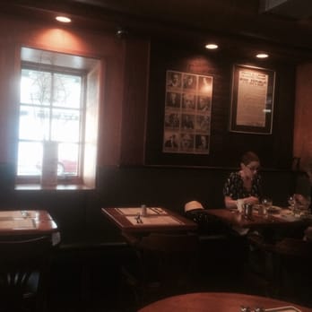 Finnegan's Wake - Table and ambiance. - Pubs Near Me - New York, New York