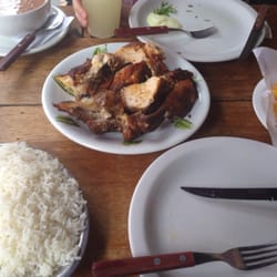 Galinheiro Grill - Meia frango, arroz, feijão, salada y polenta