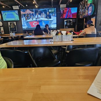 33 Taps - Silver Lake - Sports Bars Near Me - Los Angeles, California 33 Taps - Silver Lake - Sports Bars Near Me - Los Angeles, California