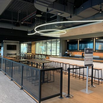 Between The Rinks - Restaurant & Bar - Dining area, nice contemporary design. - Sports Bars Near Me - Irvine, California