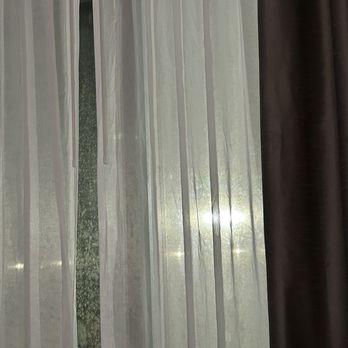 Fairfield by Marriott Inn & Suites Huntsville - The light shining through our window across the head of our beds. - Hotels Near Me - Huntsville, Texas