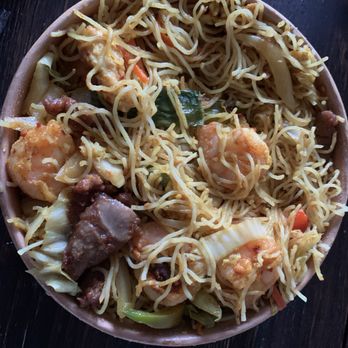 Mai Dragon - Singapore Noodles with Beef, Chicken and Shrimp - Sushi Bars Near Me - Hanover, Maryland