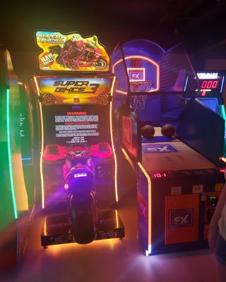 Gamehaus New York - Sports Bar, Beer Hall, Food & Games by null