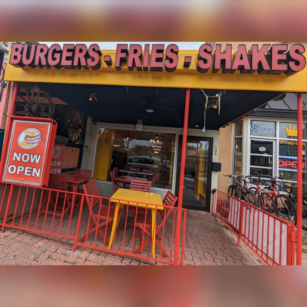 the front of a fast food restaurant the front of a fast food restaurant