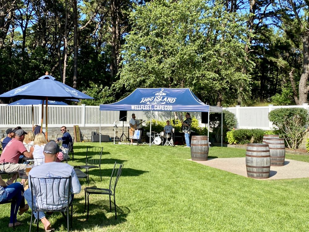 HOG ISLAND SURF LODGE & BEER YARD 842 US 6, S, Wellfleet