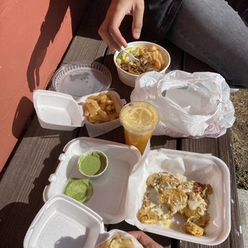 Arrechissimo Restaurant - Tostones, chicken and cheese arepa, chicken bowl, cilantro sauce, yuca fries, passion fruit juice - Venezuelan Near Me - Cincinnati, Ohio Arrechissimo Restaurant - Tostones, chicken and cheese arepa, chicken bowl, cilantro sauce, yuca fries, passion fruit juice - Venezuelan Near Me - Cincinnati, Ohio