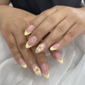 Cindy Nails Spa - @cindynail-spa - blooming flowers - Nail Salons Near Me - Chatsworth, California