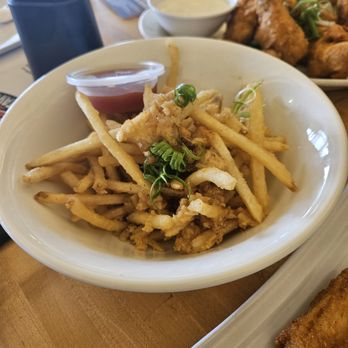 Fairway Tavern - Garlic fries - Bars Near Me - Ewa Beach, Hawaii
