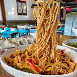 Master Noodle - Edina - 2. Garlic Chicken Fried Noodles IG: @bettyeatsthecity