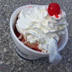 Ritter's Frozen Custard - Strawberry Shortcake Sundae