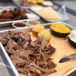 Ellie Lou's Brews And BBQ - Brisket platter with 3 cheese Mac & potato salad